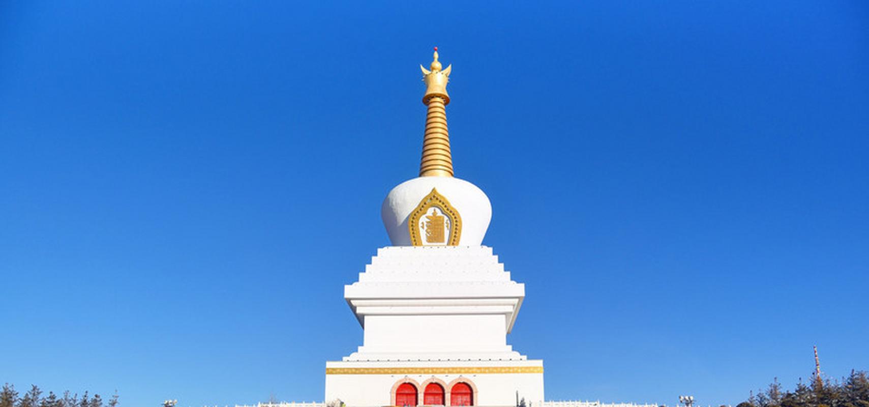 藏传佛寺"达尔吉林"其实是藏语名字,翻译过来就是昌盛寺寺院,说是藏式